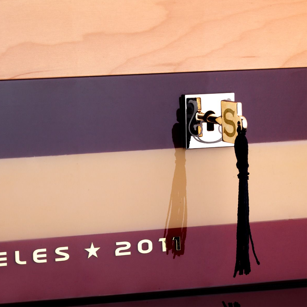 SIGLO ACCESSORIES [style_8010202009887] Hộp đựng Xì Gà bằng gỗ công nghiệp -SIGLO NBA LOS ANGELES - 2011 KT: 40.3 x 32.2 x 14.5cm