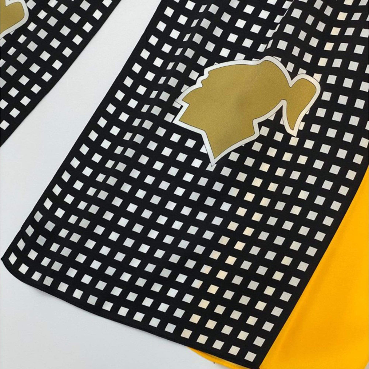 Khăn quàng bằng vải 100% Polyeste nhãn hiệu COHIBA